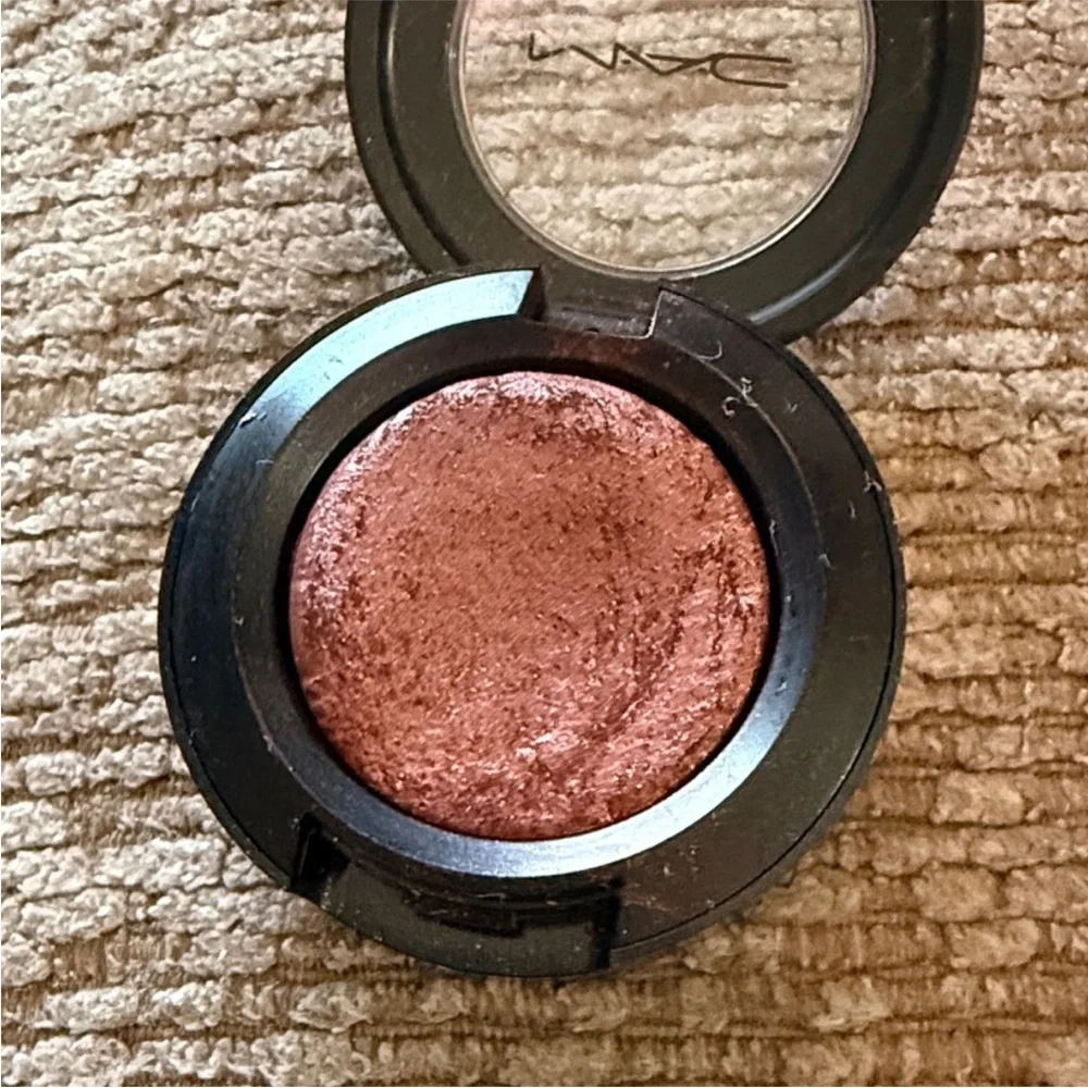 MAC Cosmetics preowned item